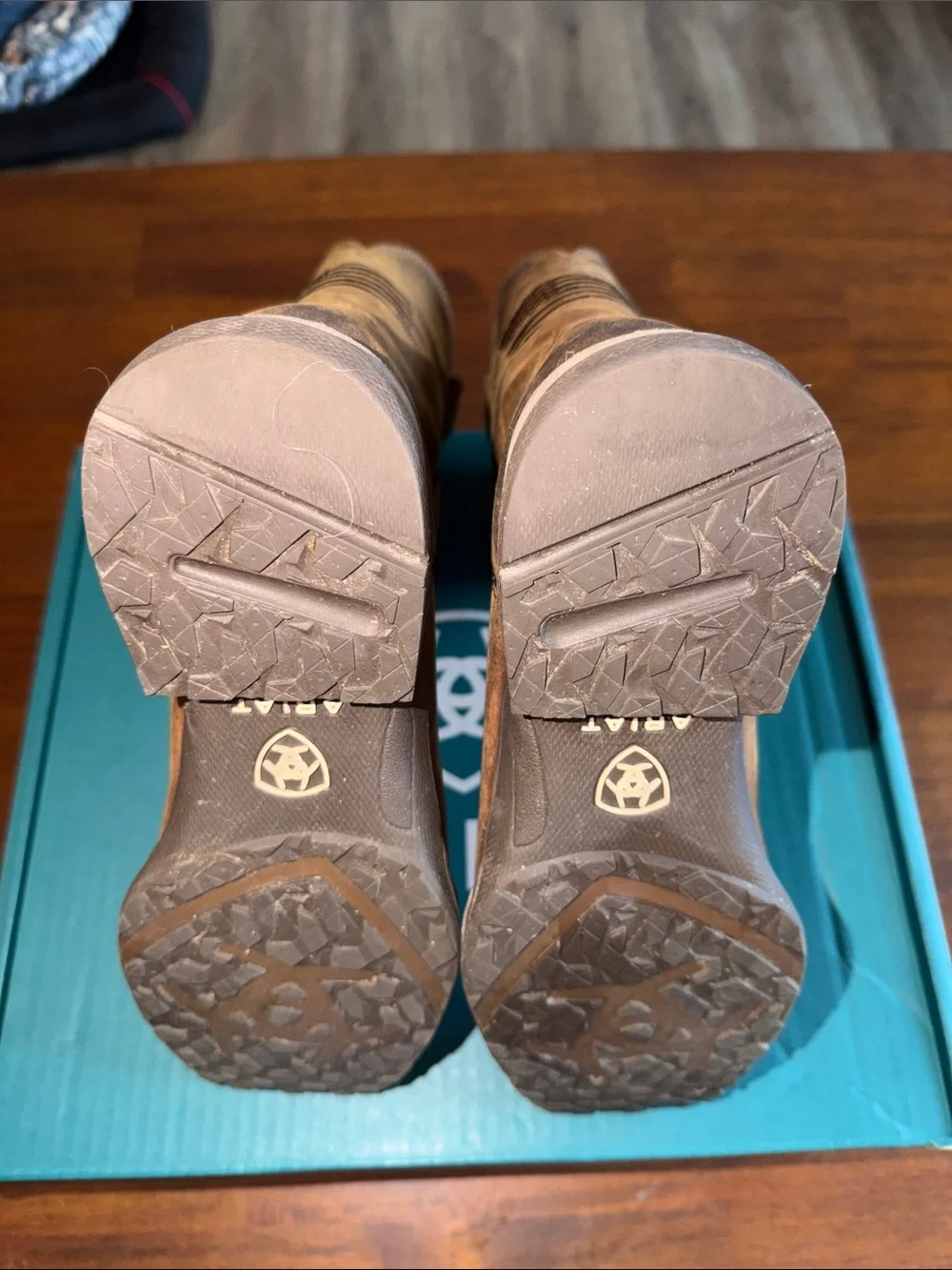 Ariat Kids Anthem Patriot Cowboy Boots in Distressed Brown.  Size U.S. 4